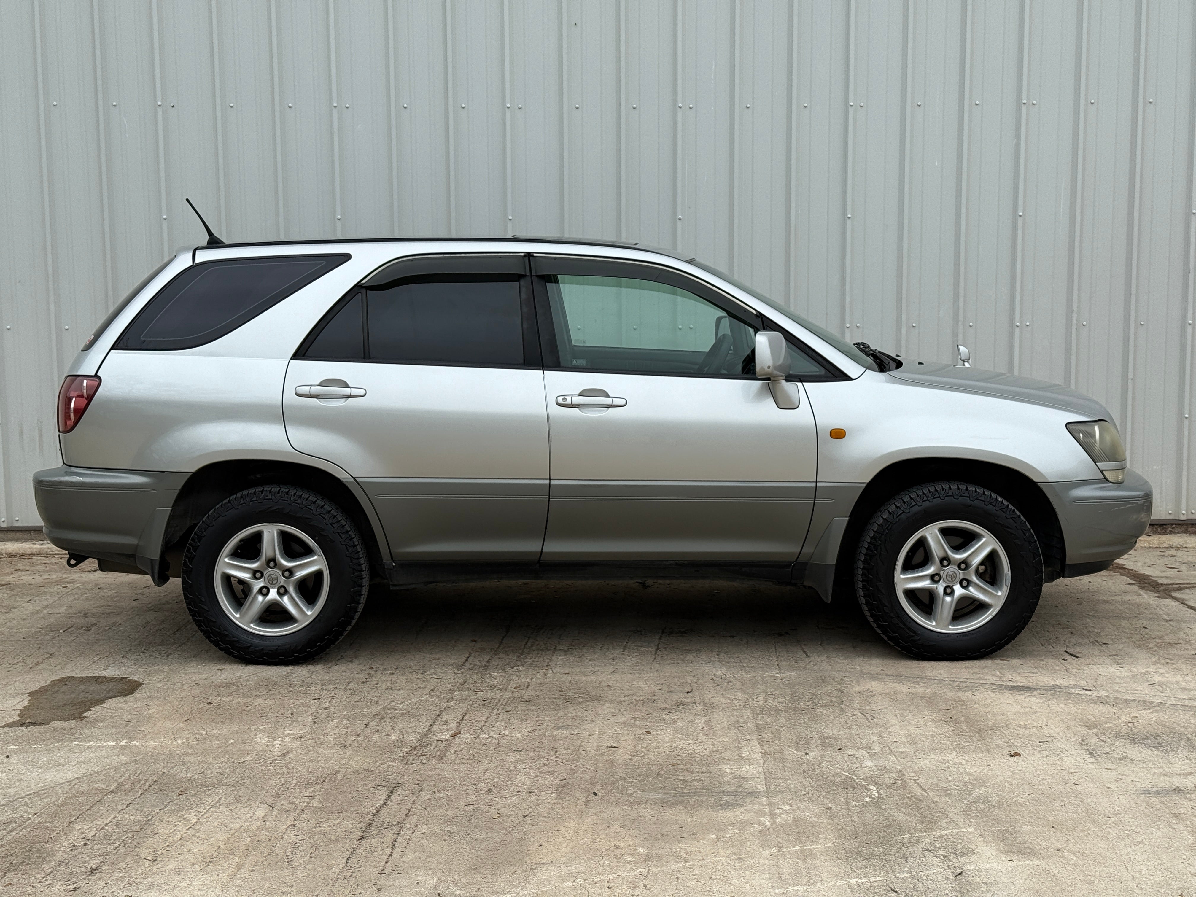 1999 Toyota Harrier