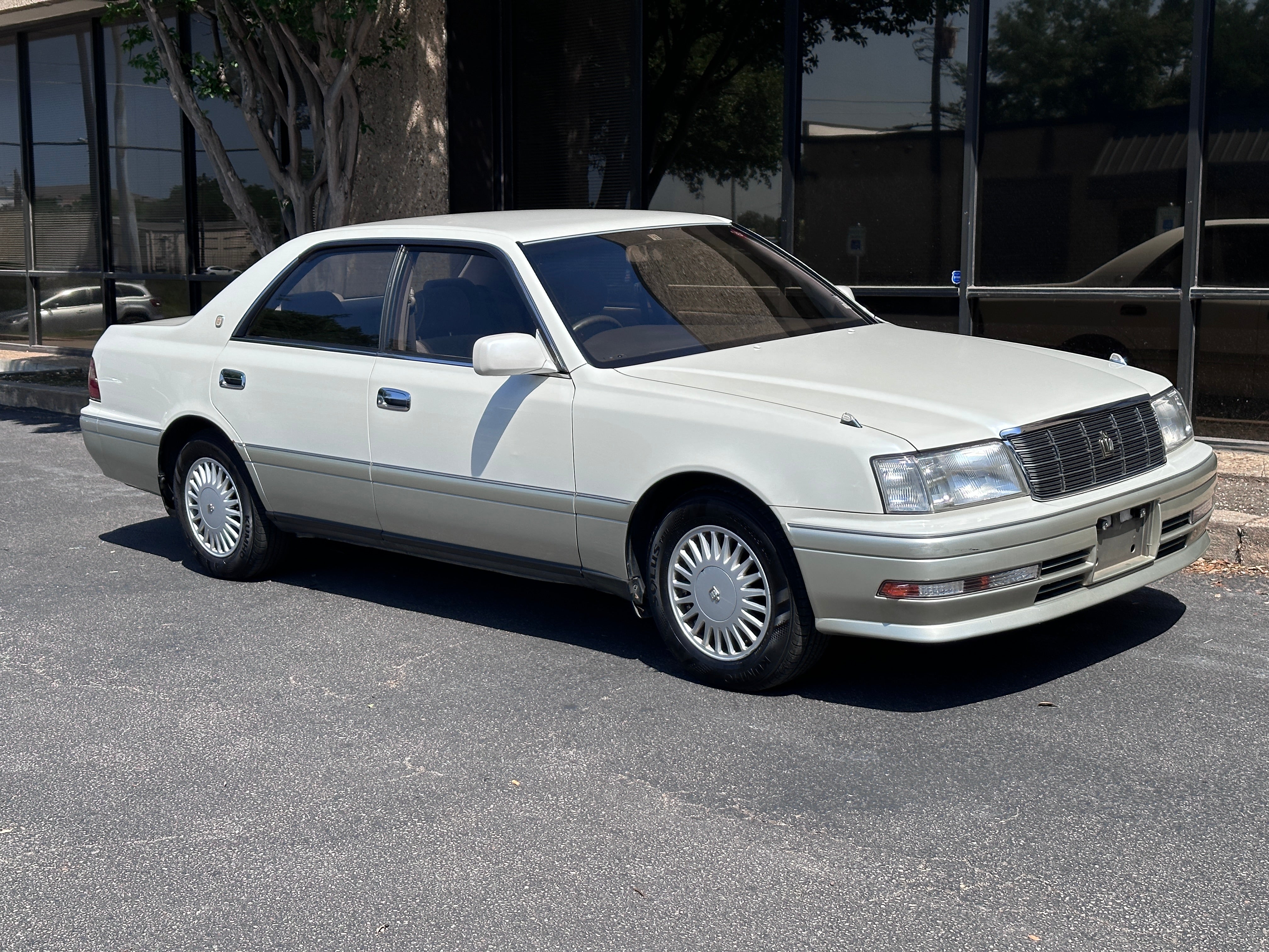 Toyota Crown Royal Saloon