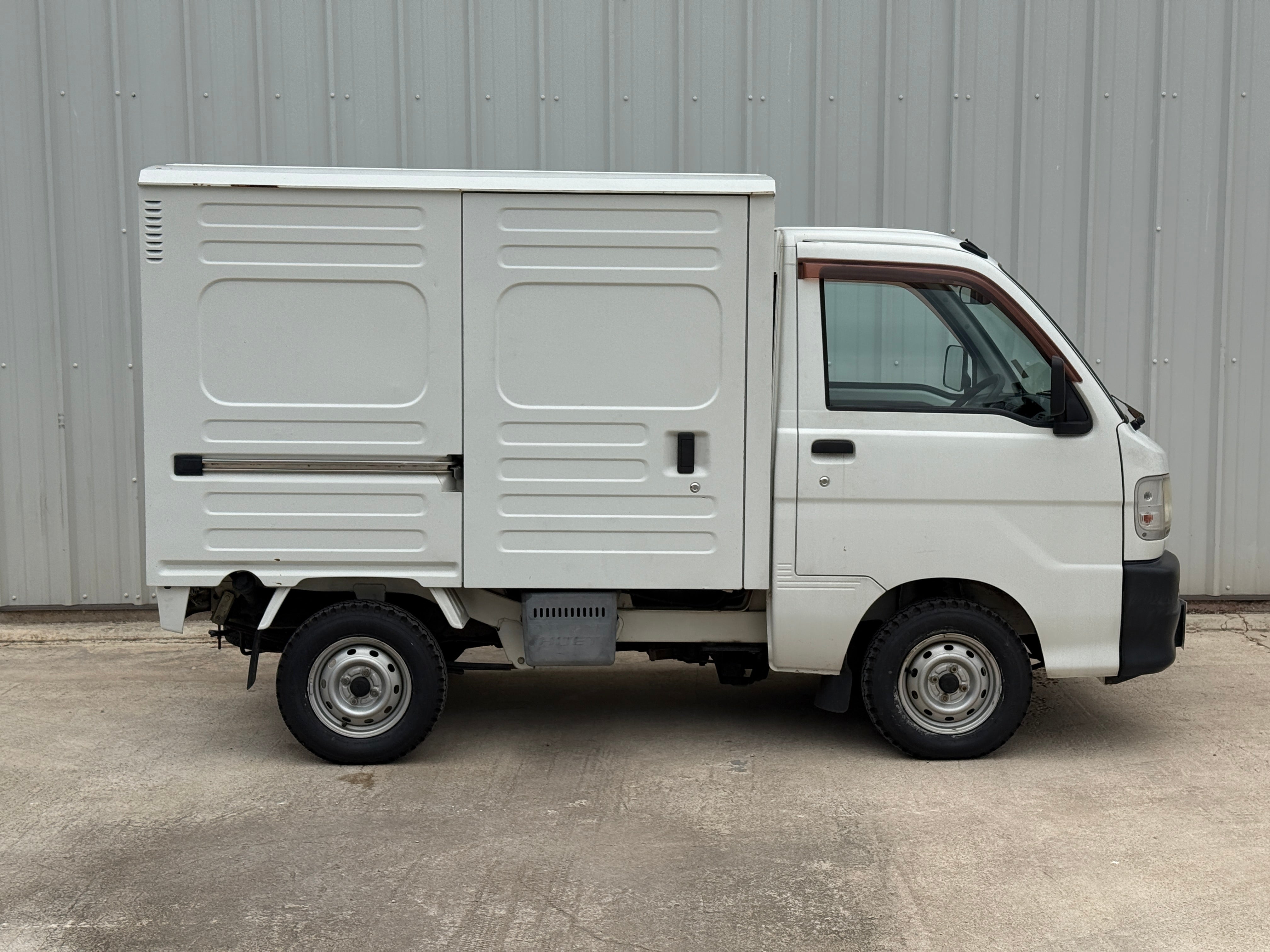 1999 Daihatsu Hijet 4WD Box Truck Stk#13105