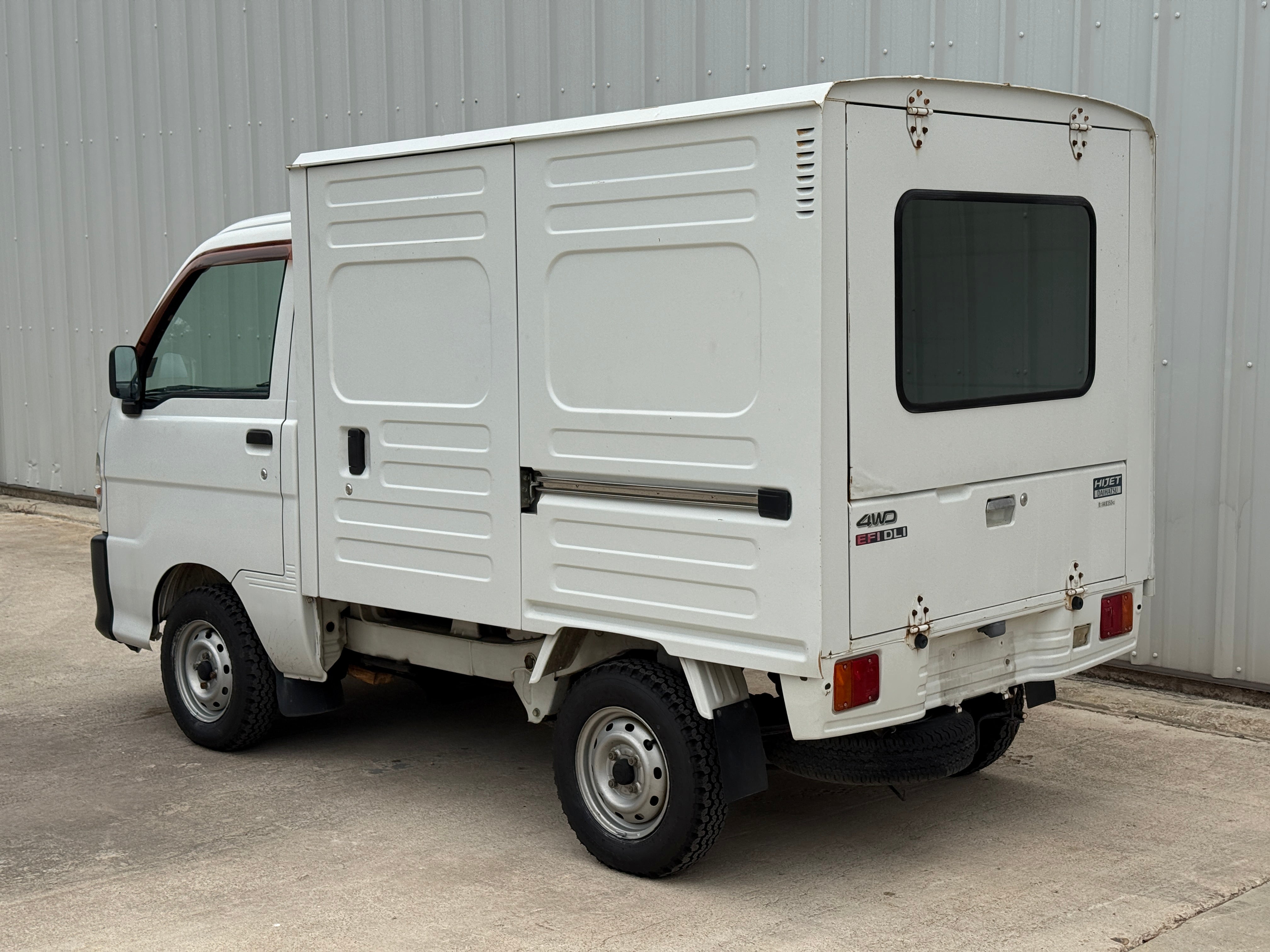 1999 Daihatsu Hijet 4WD Box Truck Stk#13105
