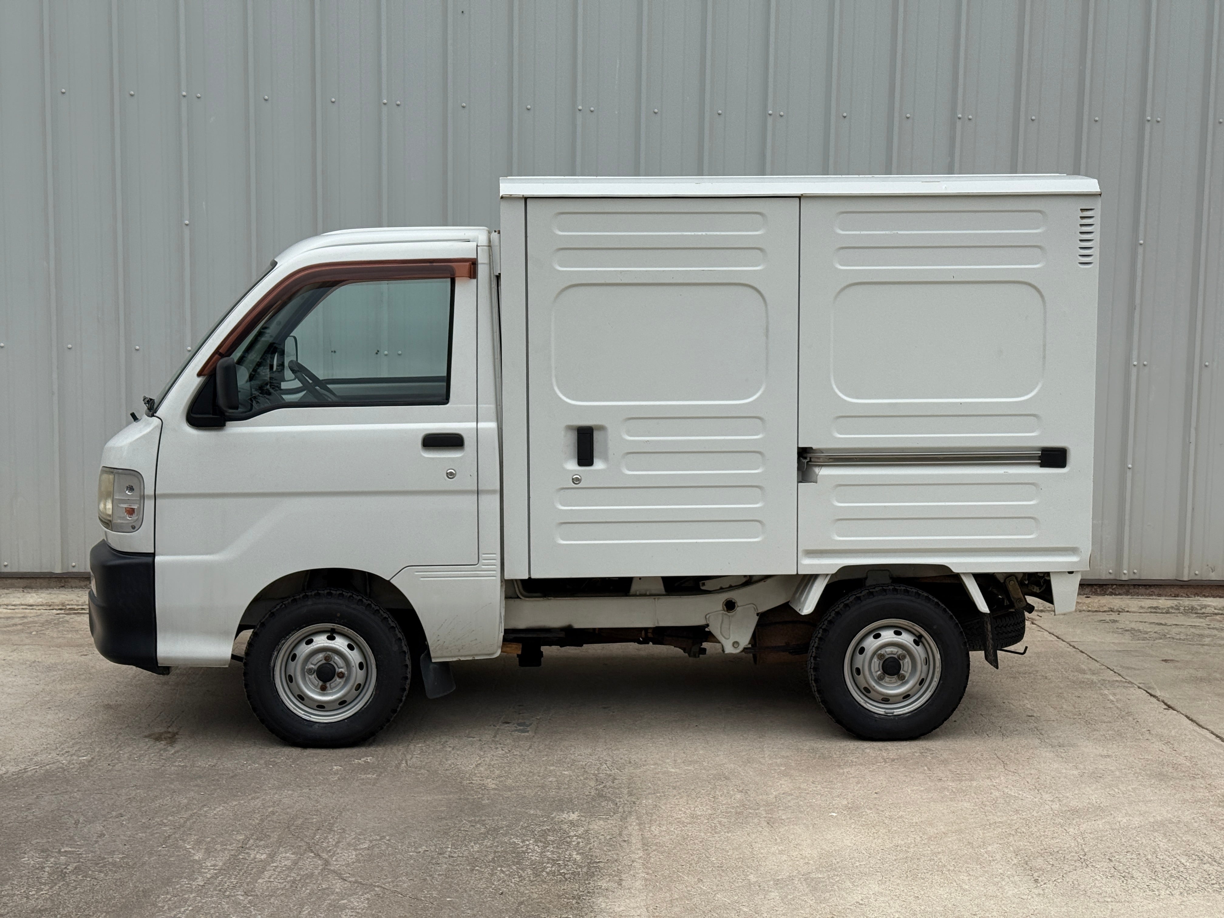 1999 Daihatsu Hijet 4WD Box Truck Stk#13105