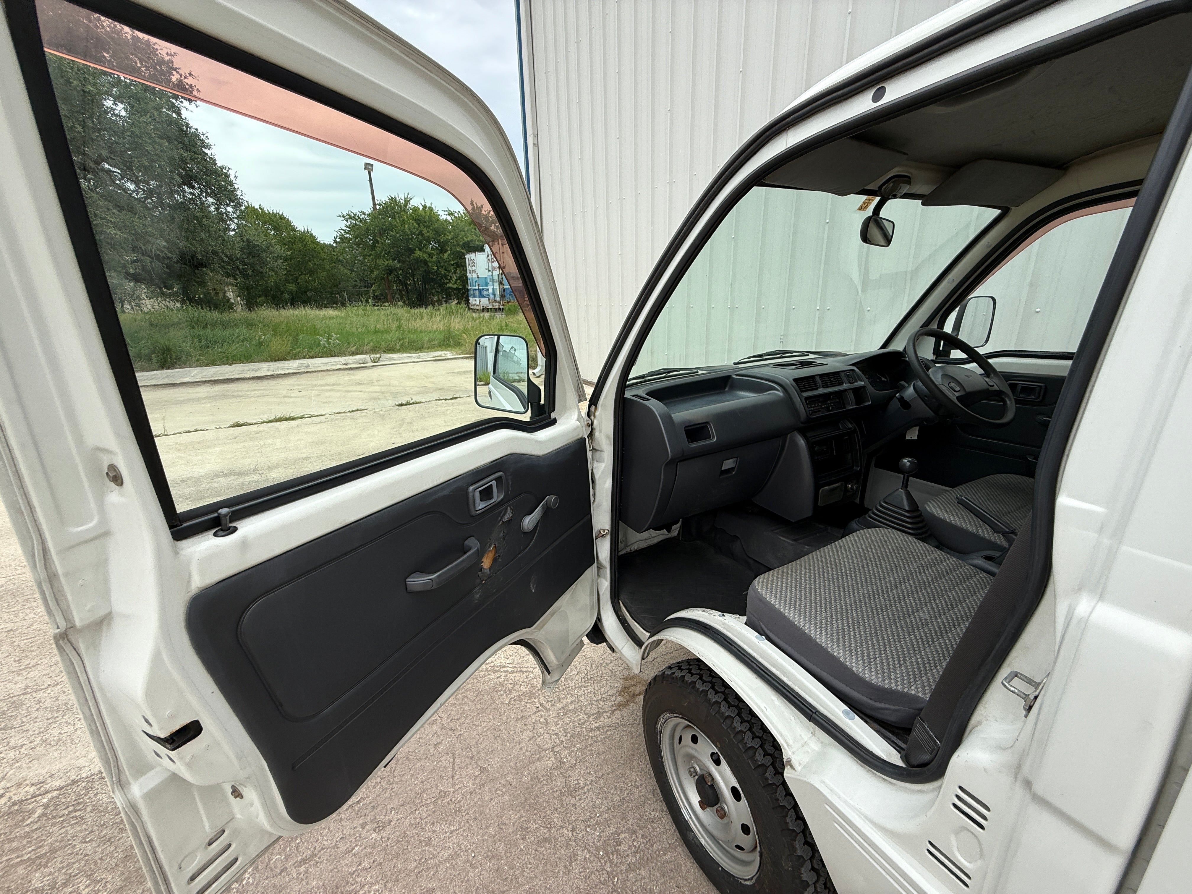 1999 Daihatsu Hijet 4WD Box Truck Stk#13105