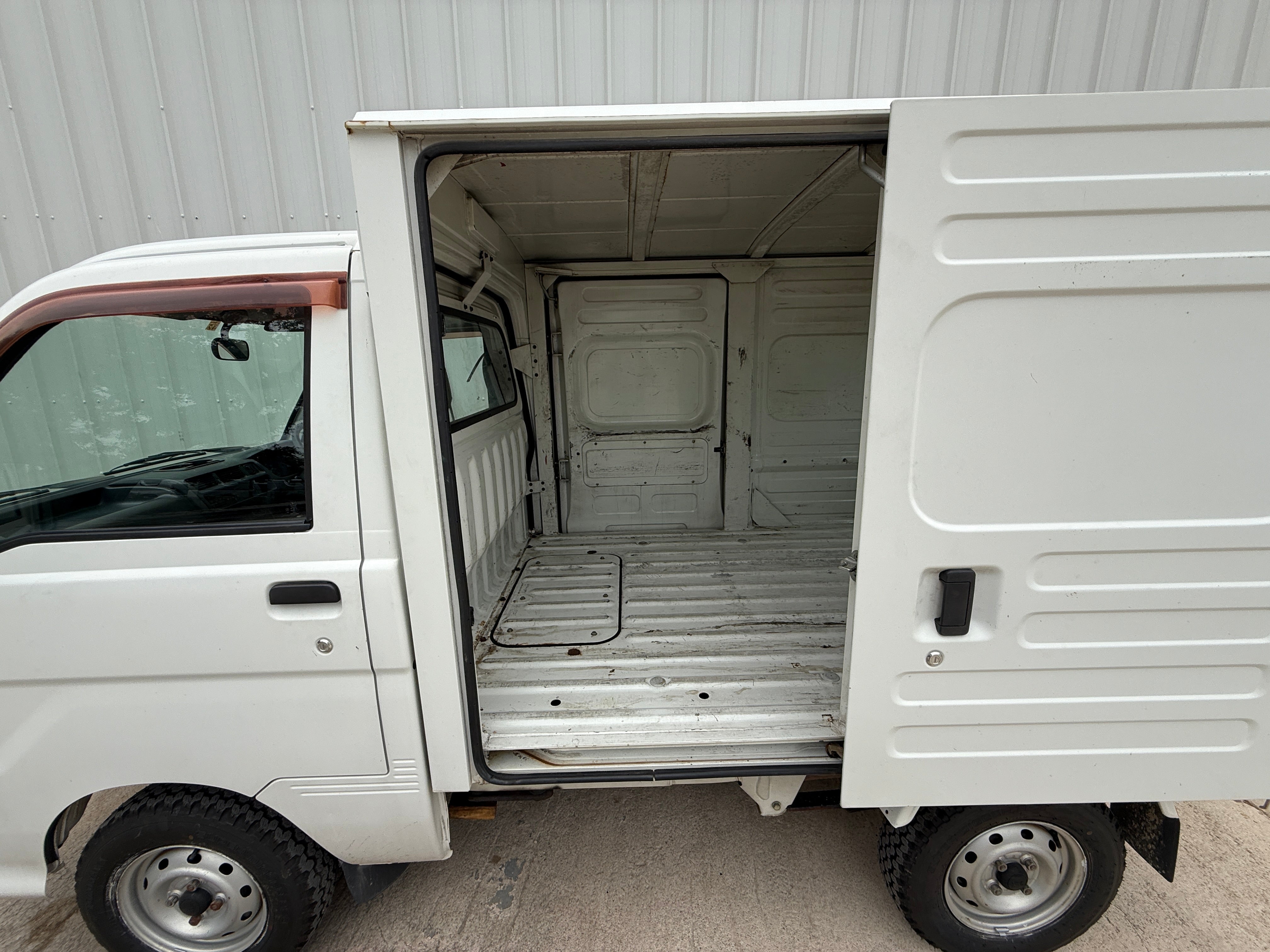 1999 Daihatsu Hijet 4WD Box Truck Stk#13105