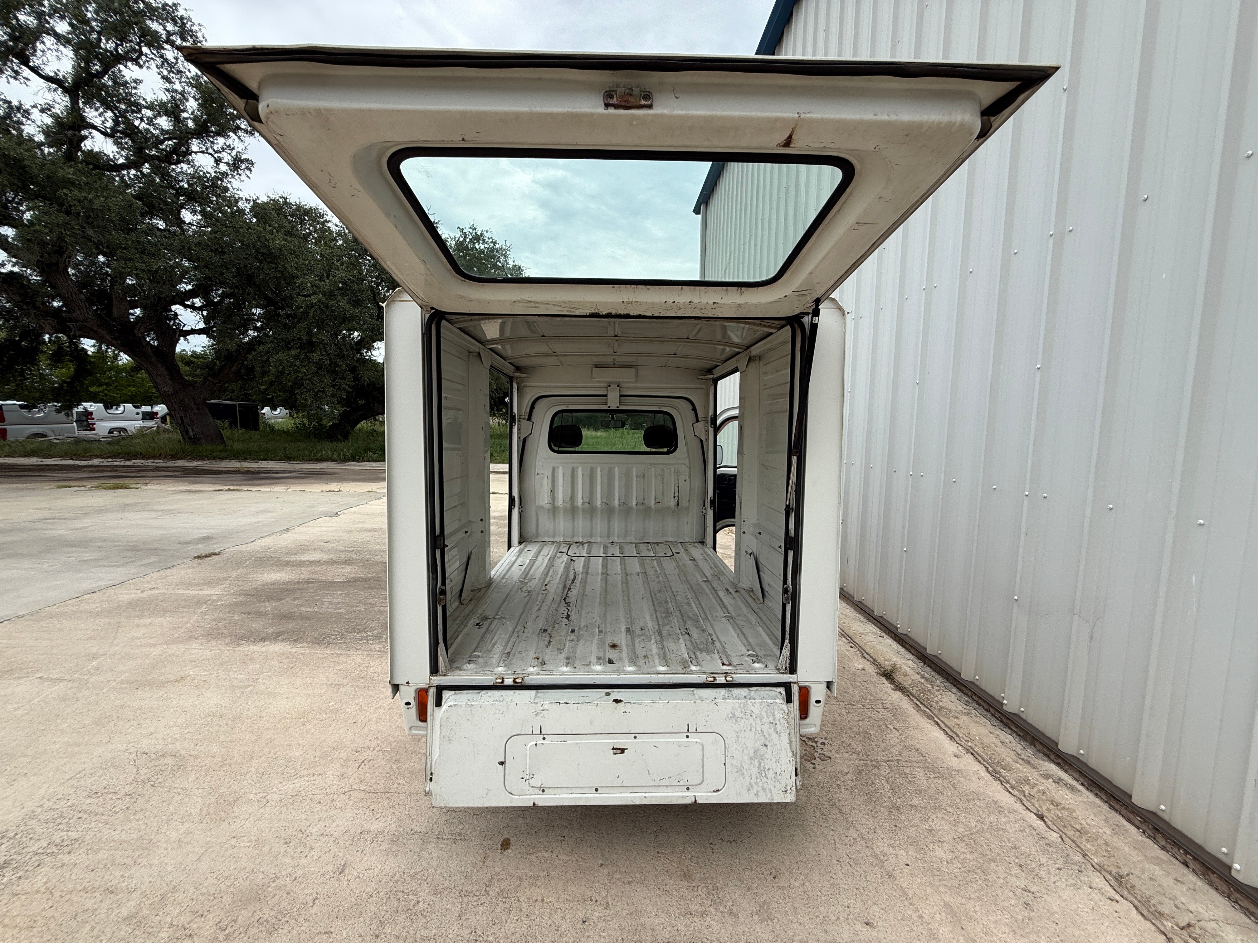 1999 Daihatsu Hijet 4WD Box Truck Stk#13105
