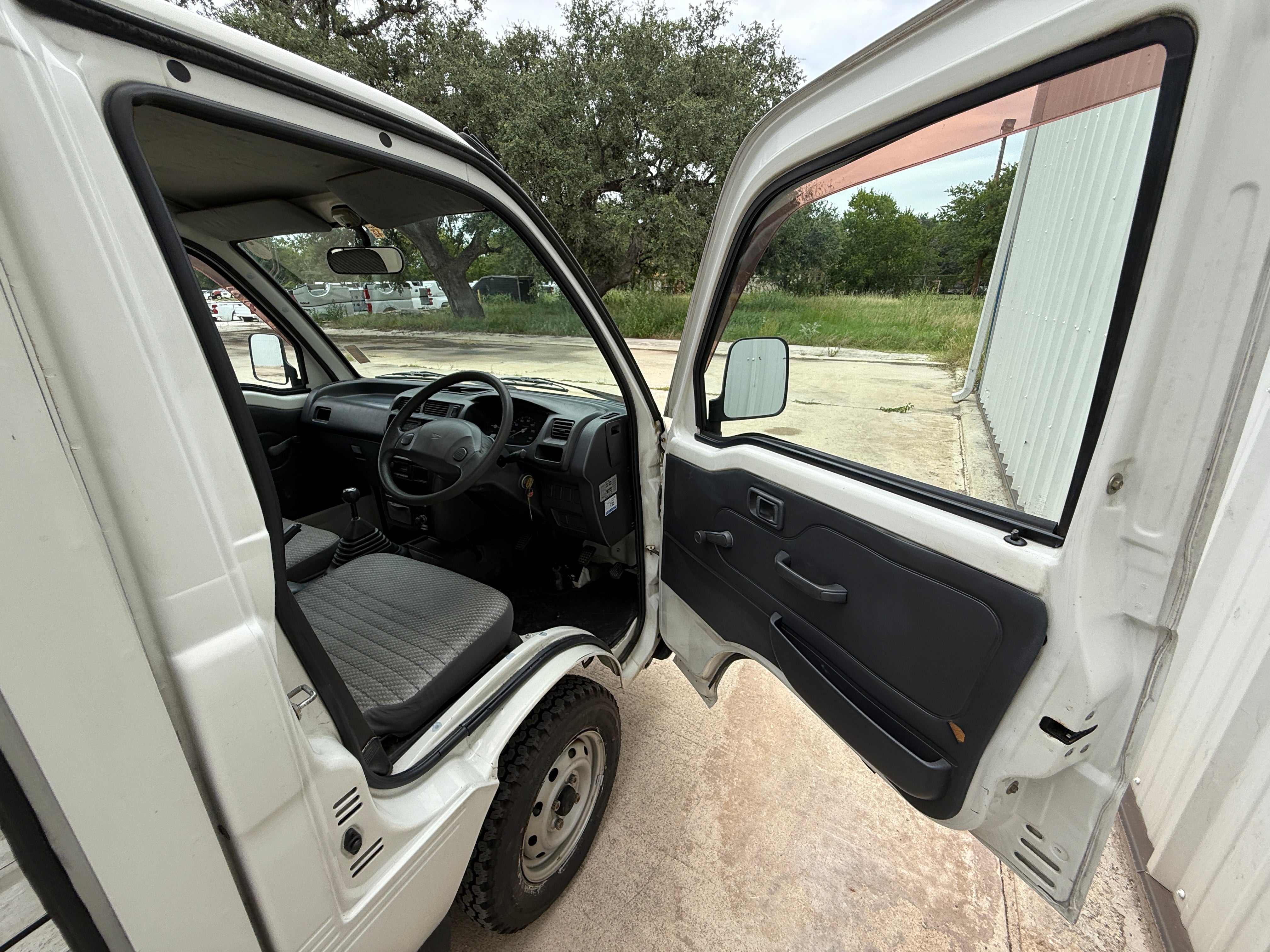 1999 Daihatsu Hijet 4WD Box Truck Stk#13105