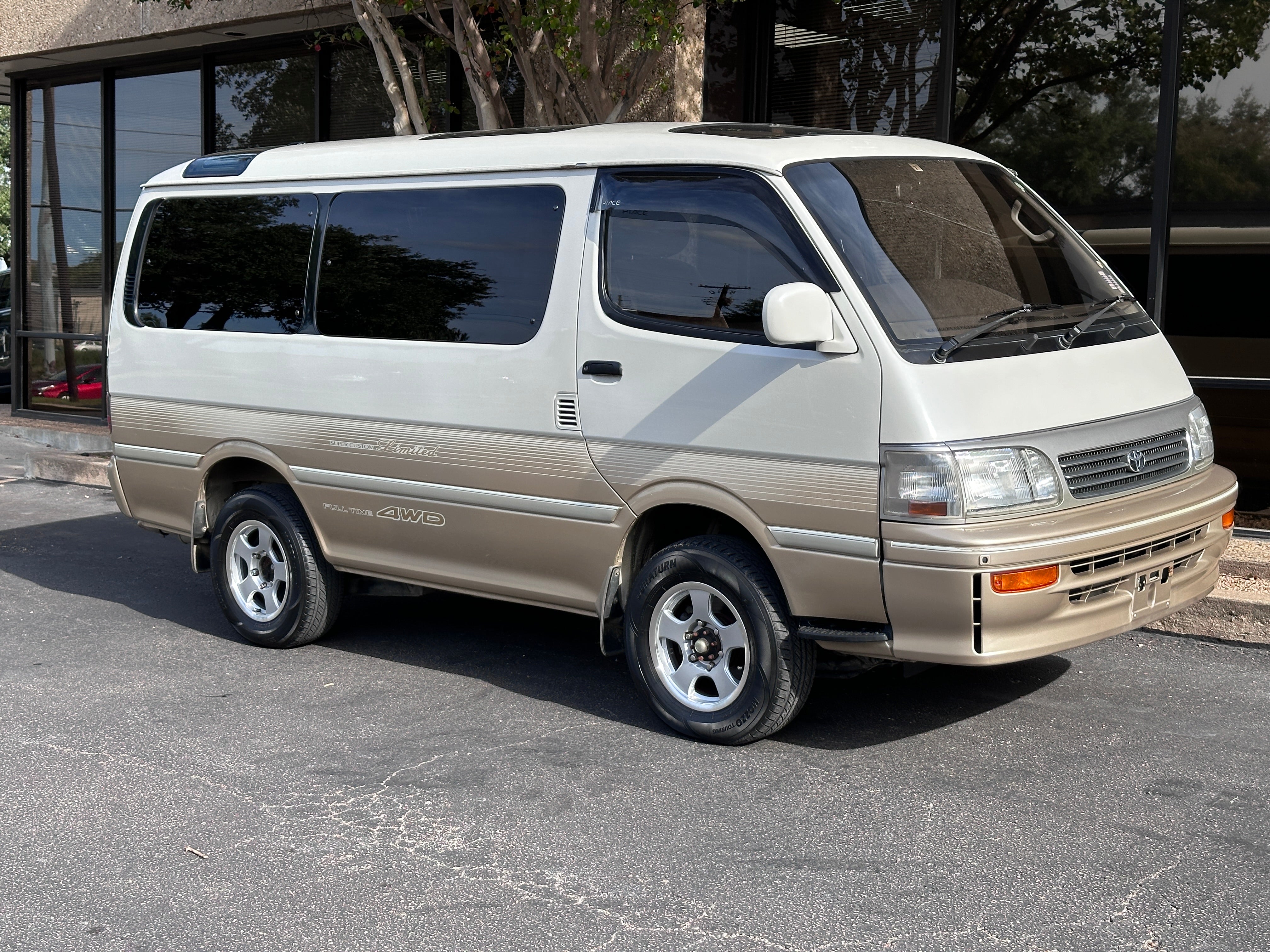 Toyota Hiace Super Custom Limited Diesel 4x4