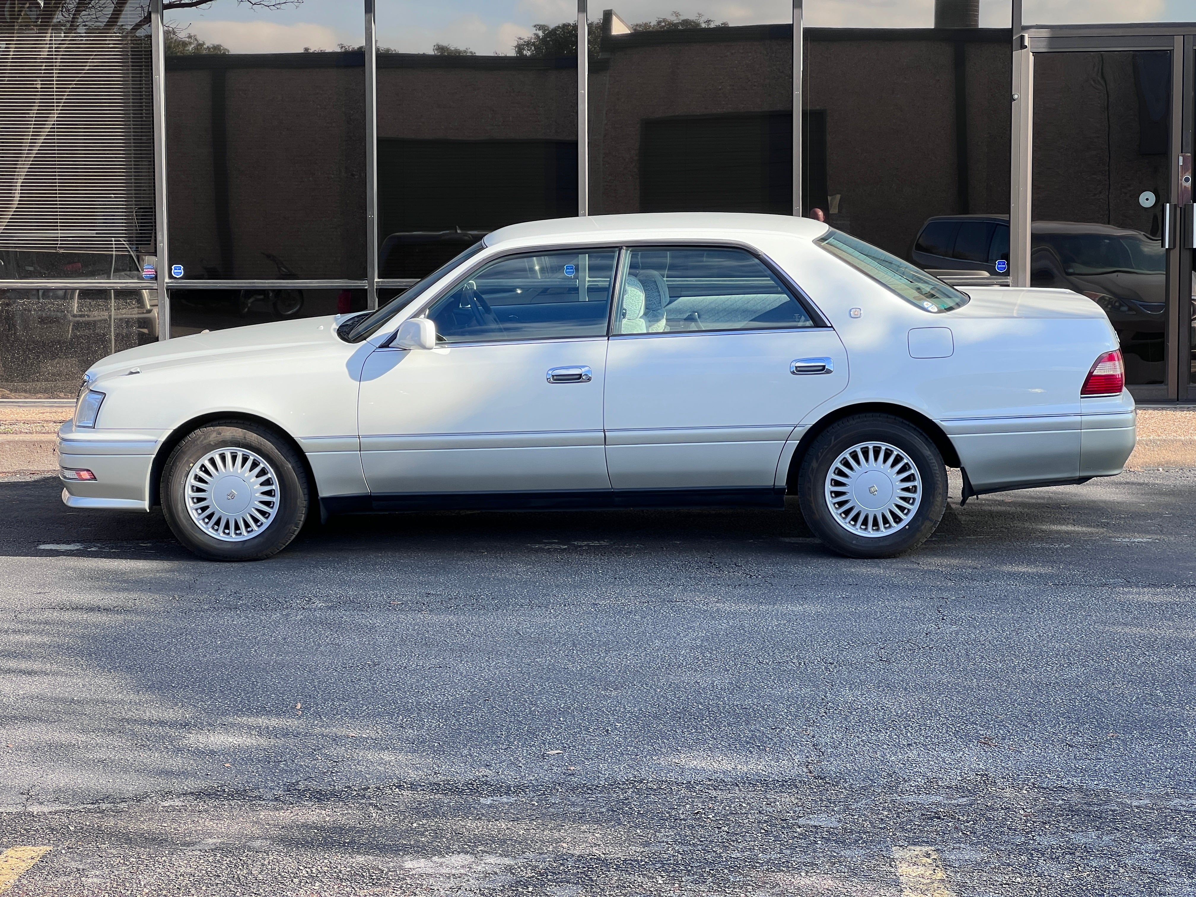 Toyota Crown Royal Saloon