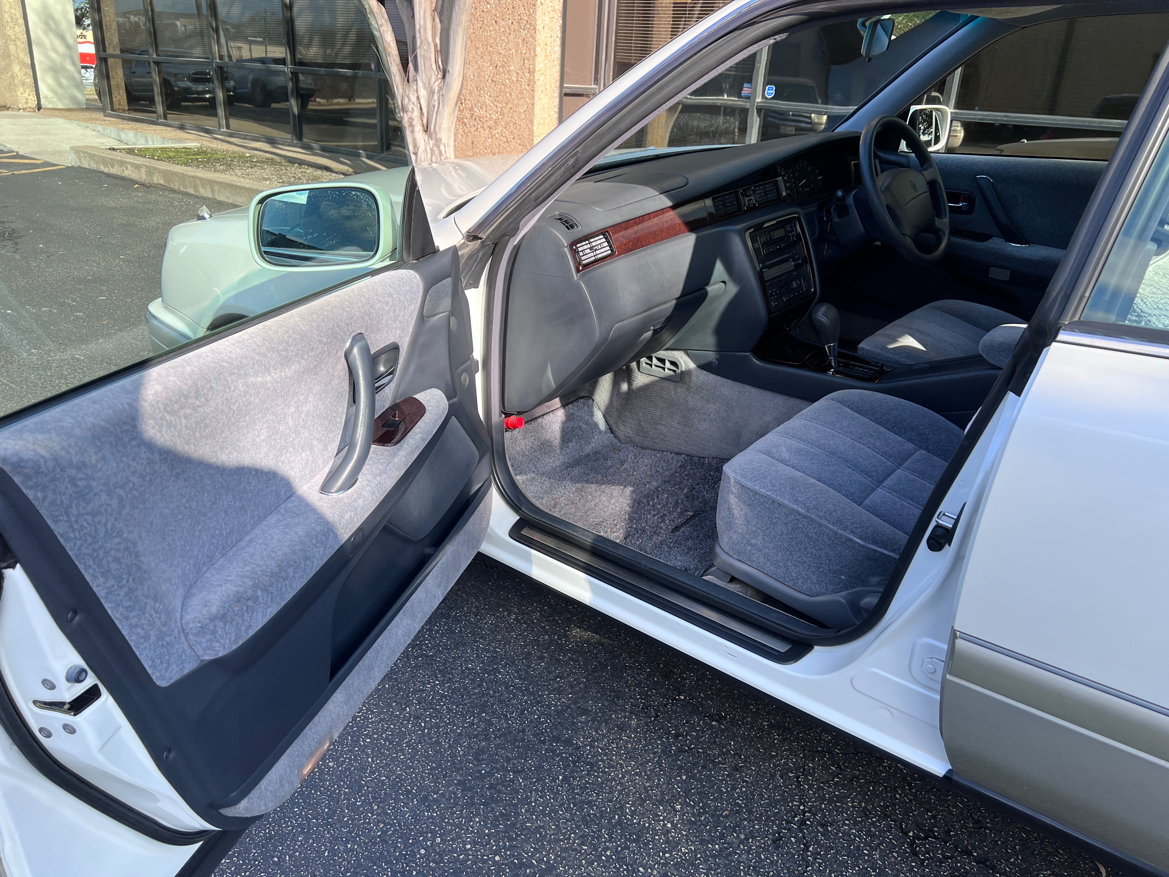 Toyota Crown Royal Saloon
