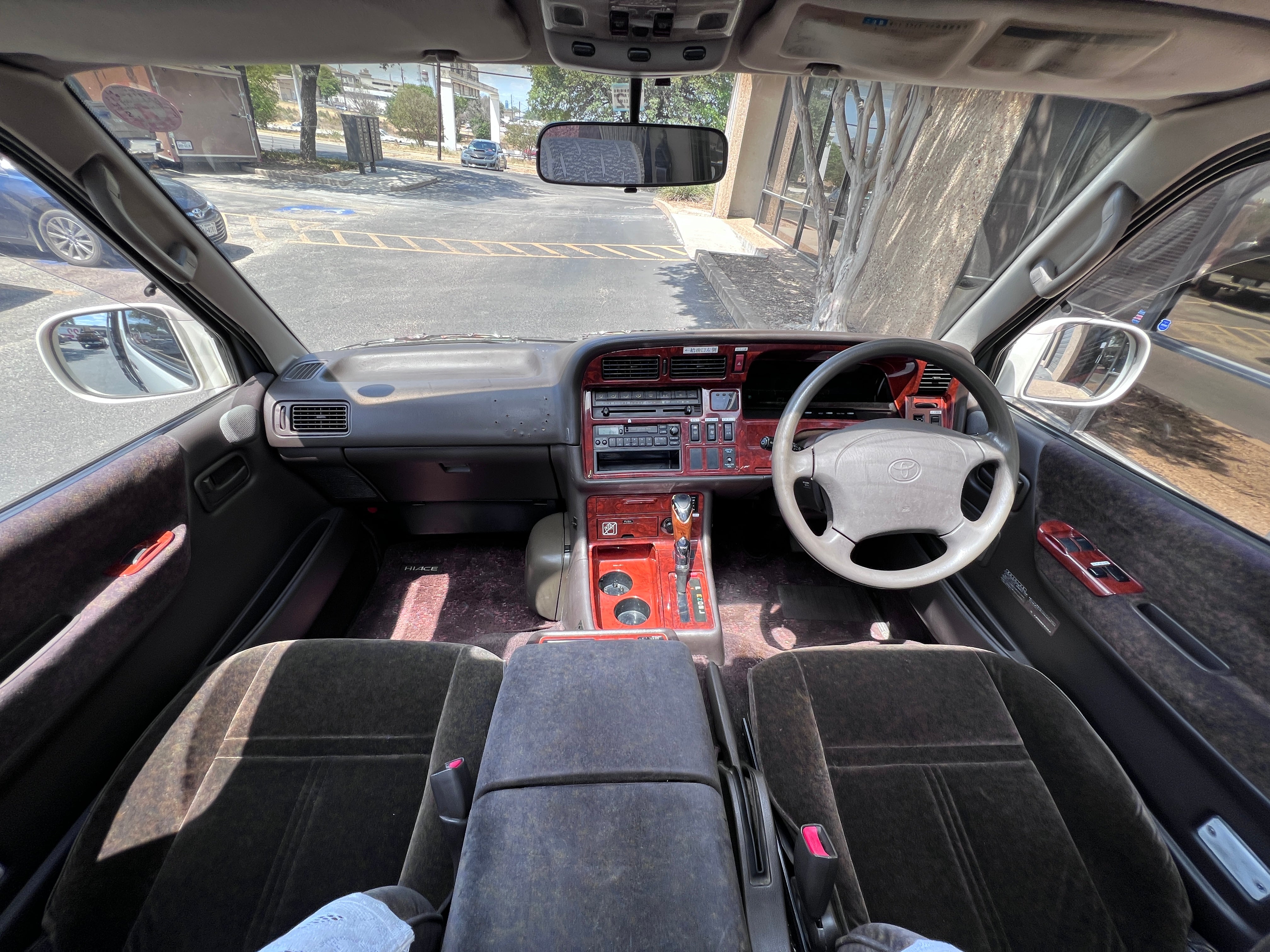 Toyota Hiace Super Custom Limited Diesel 4x4