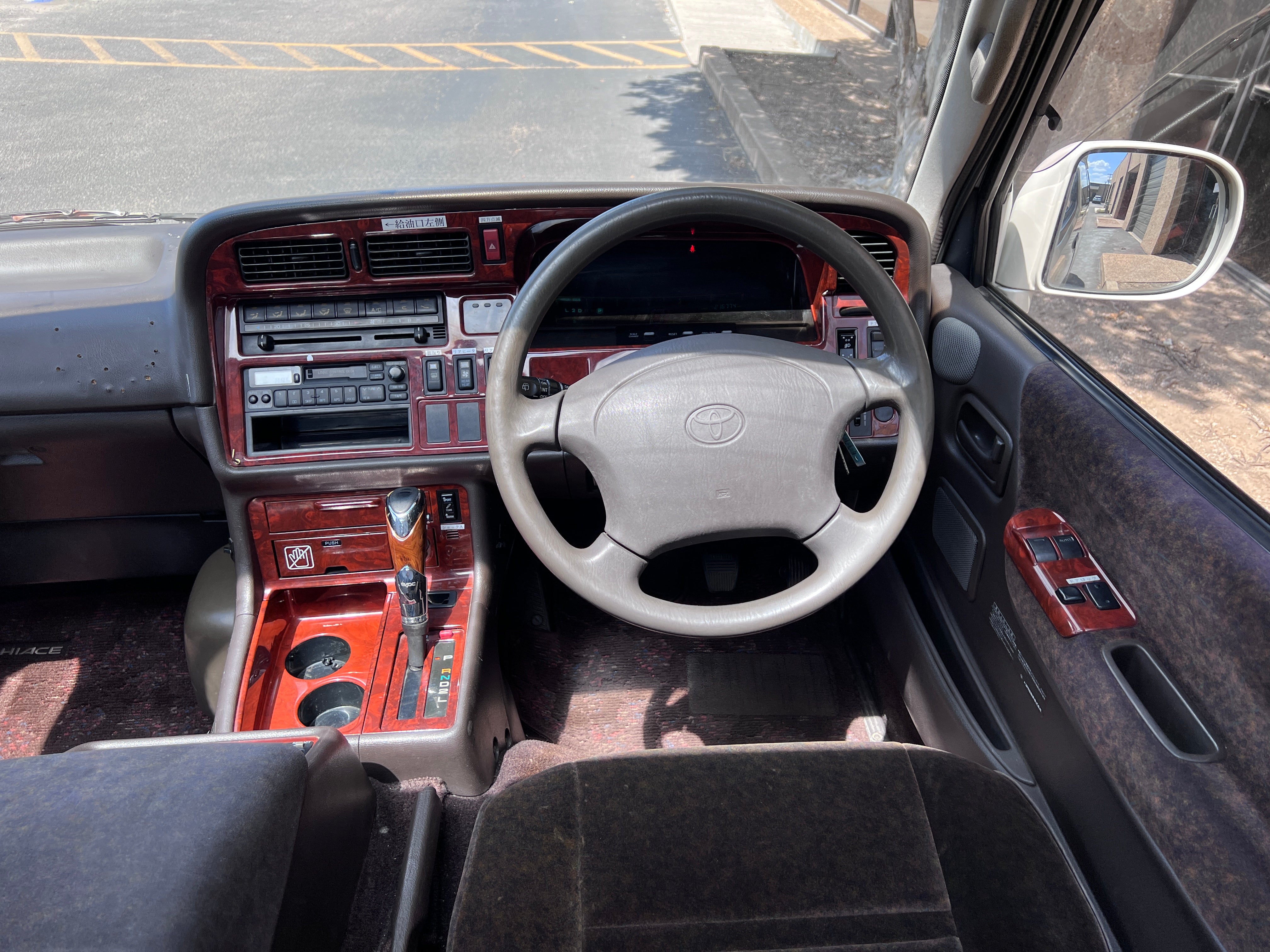 Toyota Hiace Super Custom Limited Diesel 4x4