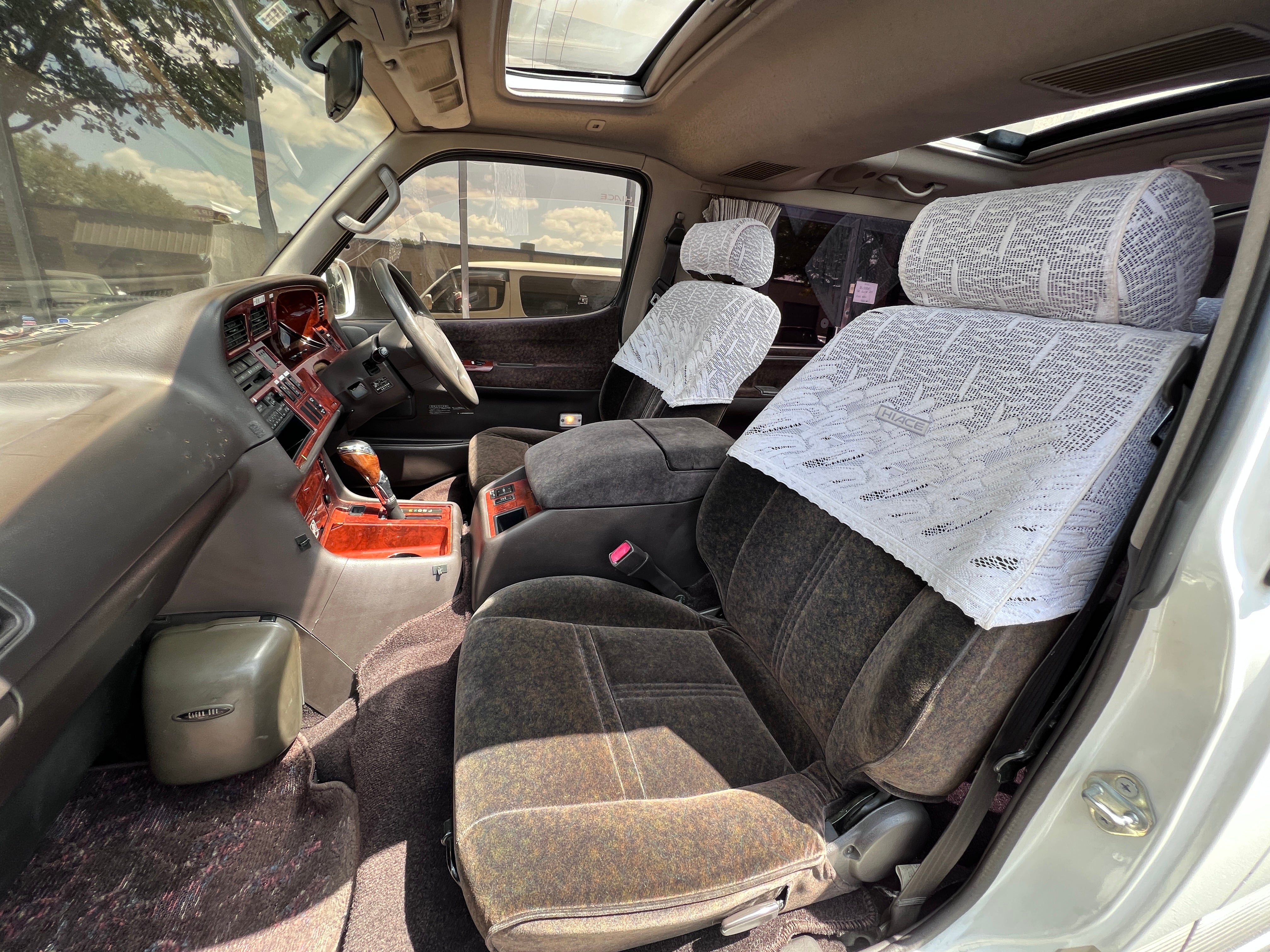 Toyota Hiace Super Custom Limited Diesel 4x4
